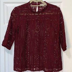 Quarter sleeve round collar ruby red top